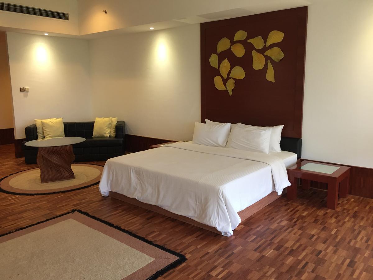 Austin Heights Golf & Johor Bahru